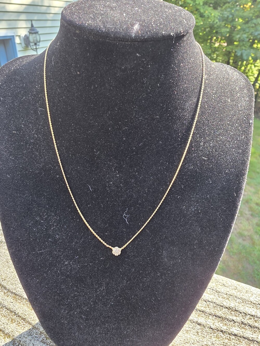 1.92 Gram Delicate Vintage 14kt Gold Flower Cluster Necklace Clear Stones - Picture 5 of 14